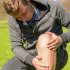 Почему возникает боль в коленном суставе, и как ее устранить?