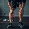 Работа на коленях и риск бурсита: защитные меры и перерывы