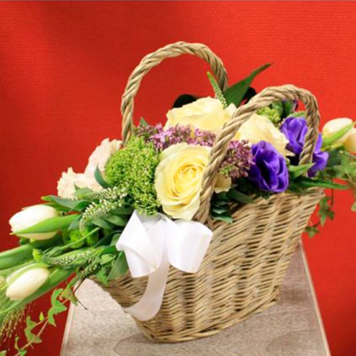 Цветы в корзине: популярные композиции