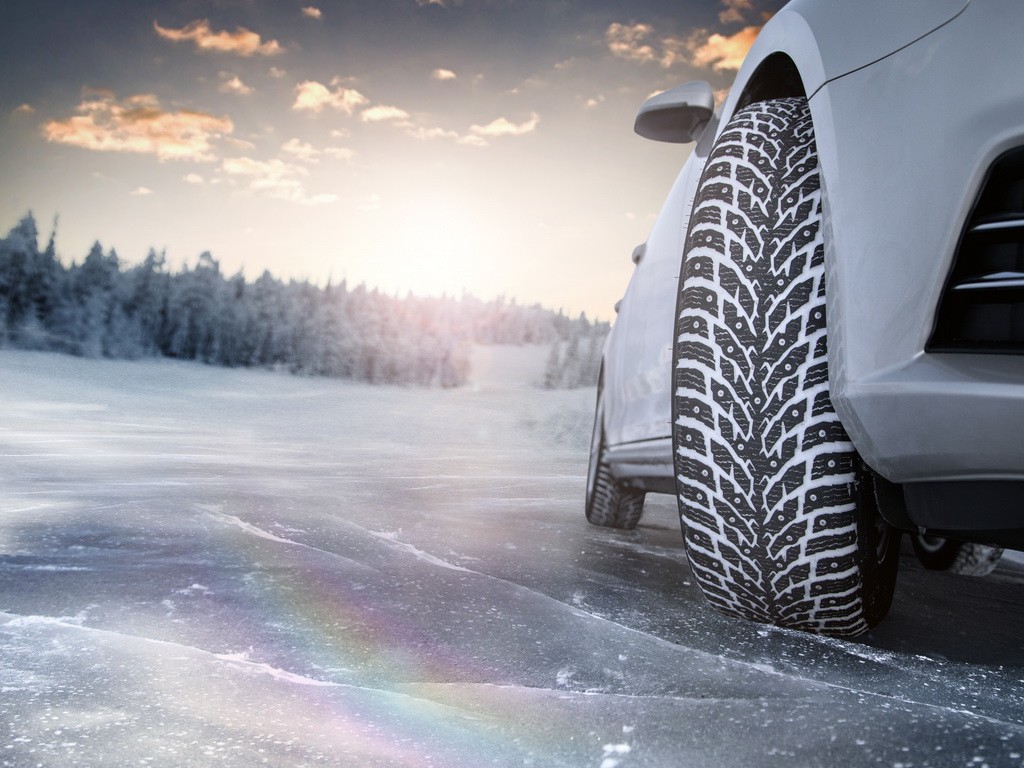 Зимние шины на автомобиль: универсальная защита от скользкого асфальта и снегопадов